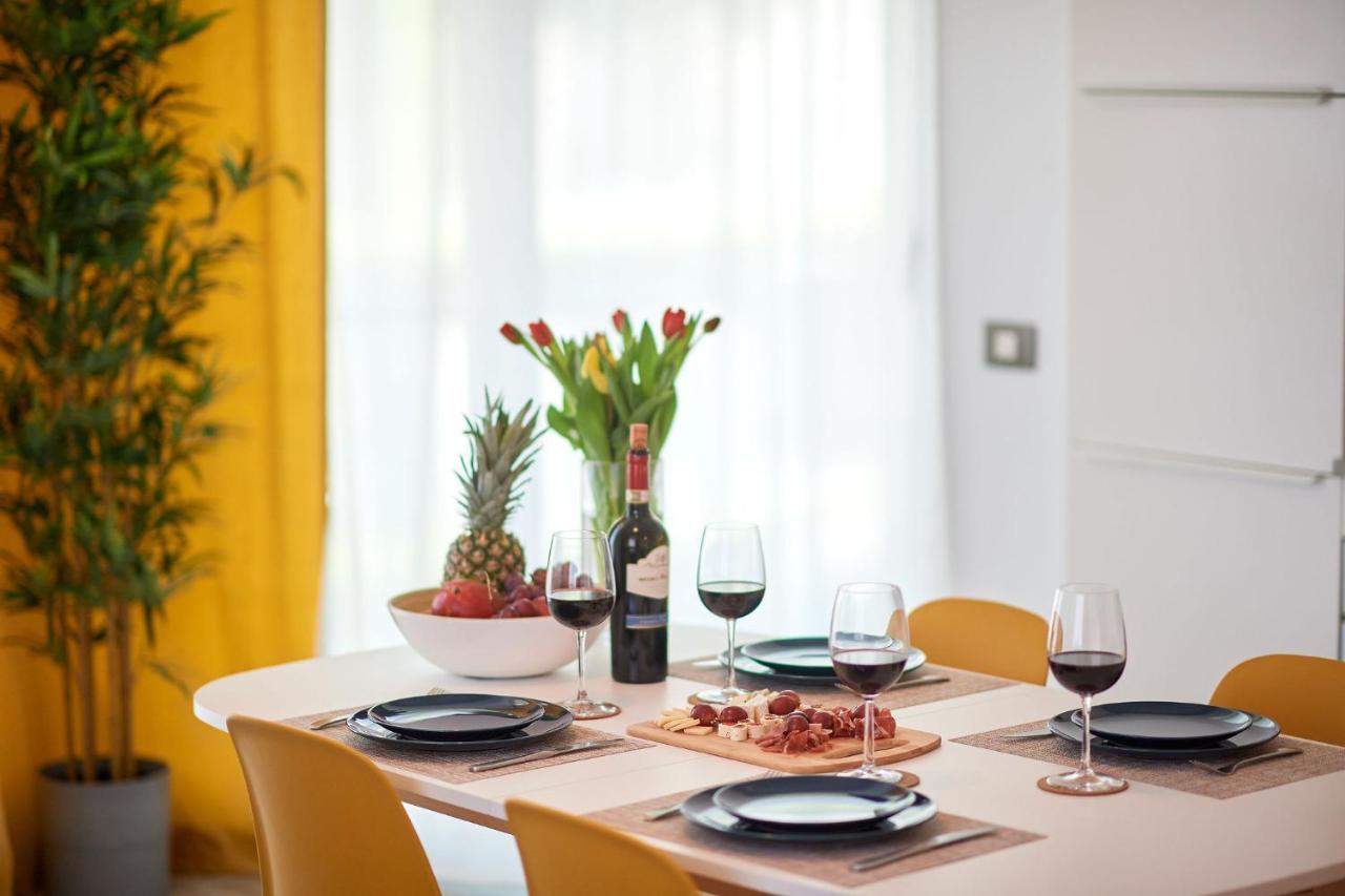 Fineloft Sea View Apartment-Spa N Pools Beach Resort Năvodari 외부 사진